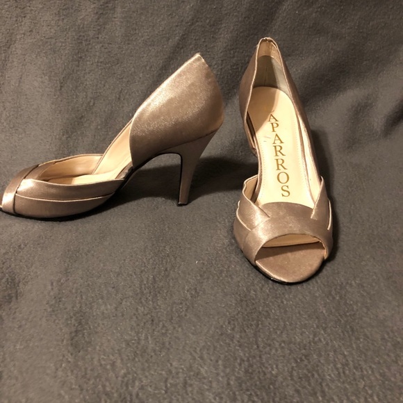 .Caparros Champagne heels - Picture 2 of 3